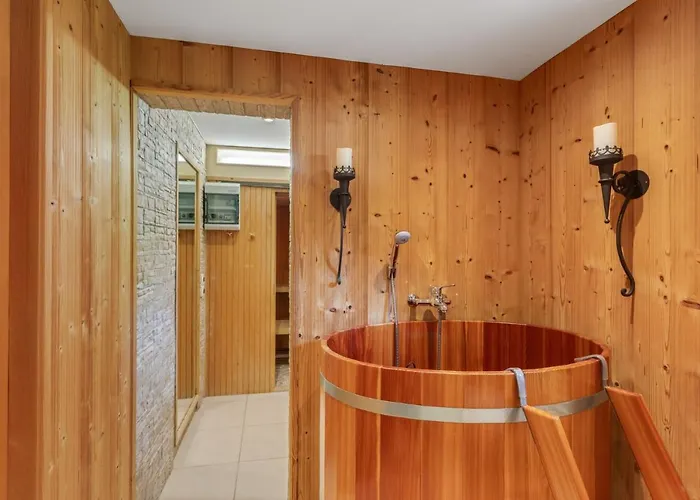 木屋 Nirvana By Mrs Miggins *